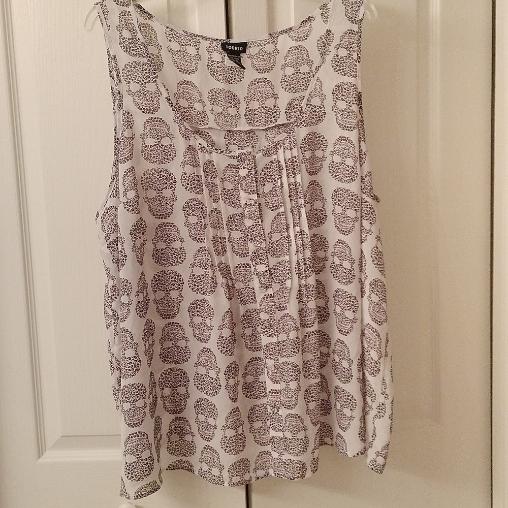 ⚜️ 💀 Torrid Sleeveless Skull Blouse 💀